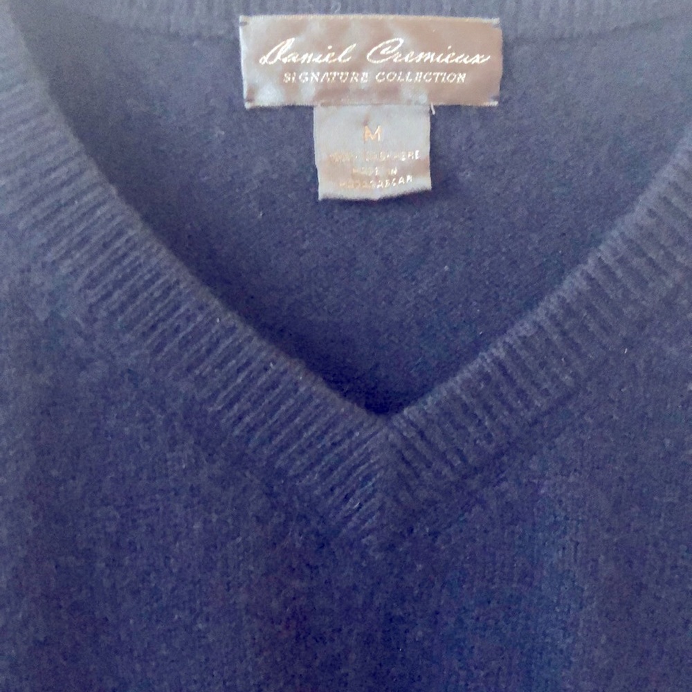 Daniel Cremieux Cashmere sweater, navy blue v-neck
